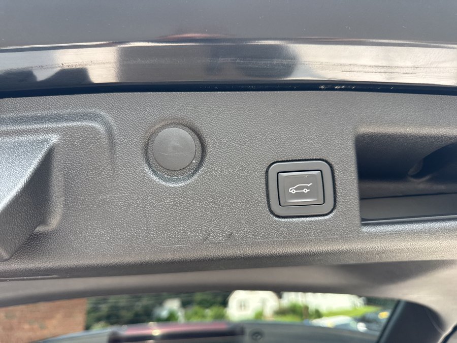 Used 2019 Chevrolet Equinox LT w/ Driver Convenience Package FWD image 36