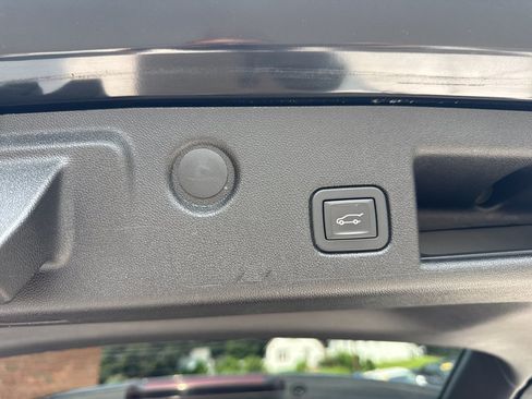 Used 2019 Chevrolet Equinox LT w/ Driver Convenience Package FWD image 36