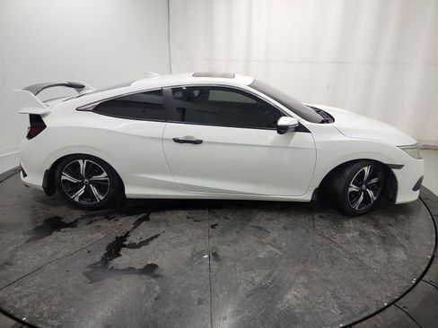 Used 2016 Honda Civic Touring image 11