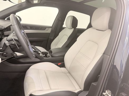 New 2025 Porsche Cayenne image 5
