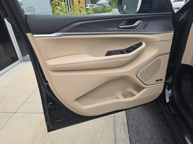 Used 2023 Jeep Grand Cherokee 4WD 4xe image 10