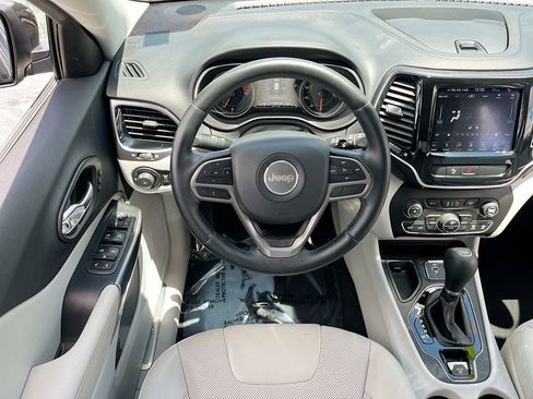 Used 2019 Jeep Cherokee Limited FWD image 22