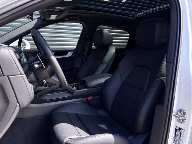 Certified 2026 Porsche Cayenne S AWD/4WD image 5