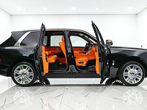 Used 2022 Rolls-Royce Cullinan AWD/4WD image 17