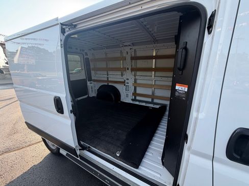 Used 2025 RAM ProMaster 2500 w/ U-Haul Equipment Group FWD image 18