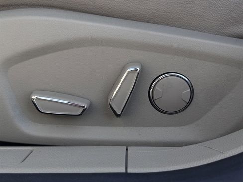 Used 2020 Ford Fusion SEL image 26