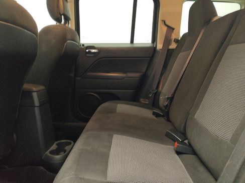 Used 2016 Jeep Patriot Latitude FWD image 18