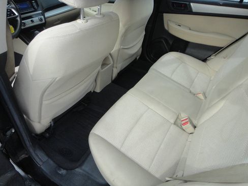 Used 2019 Subaru Outback 2.5i AWD/4WD image 10