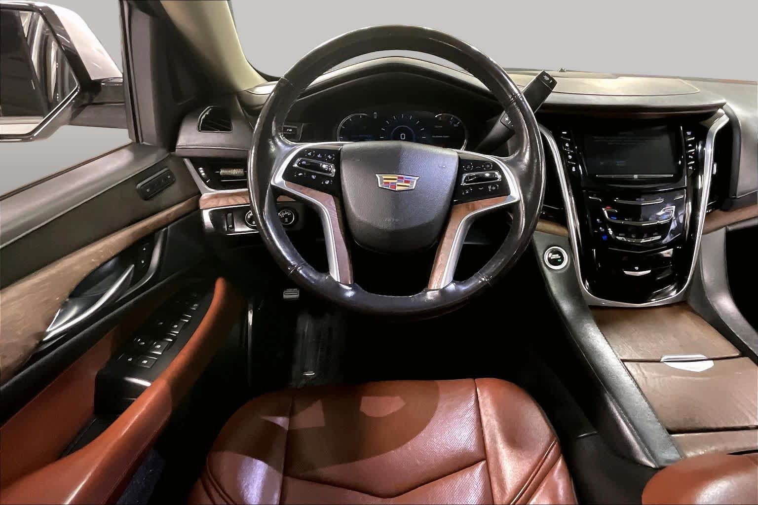 Used 2019 Cadillac Escalade ESV Luxury AWD/4WD image 6