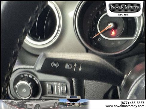Used 2022 Jeep Wrangler Unlimited Sahara w/ Dual Top Group AWD/4WD image 18