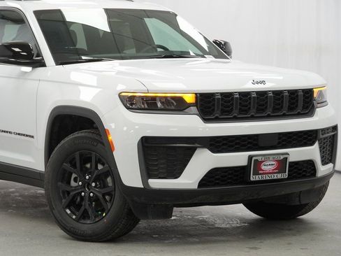 New 2026 Jeep Grand Cherokee Altitude AWD/4WD image 3