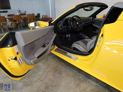 Used 2015 Ferrari 458 Spider RWD image 17
