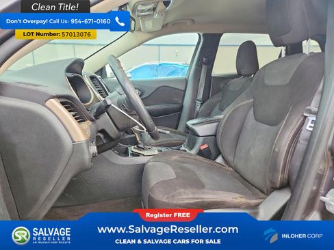 Used 2015 Jeep Cherokee Latitude FWD image 9