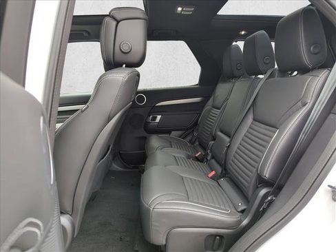 Certified 2024 Land Rover Discovery Dynamic SE image 18