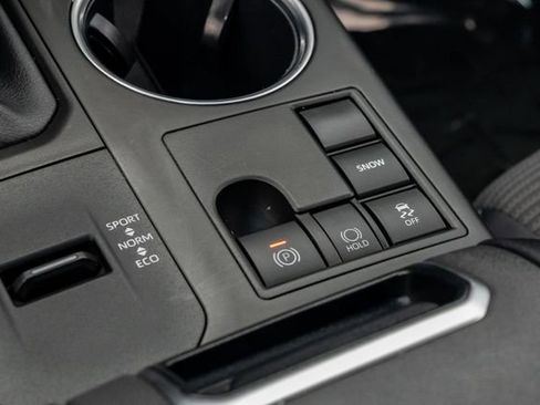 Used 2024 Toyota Highlander LE FWD image 18