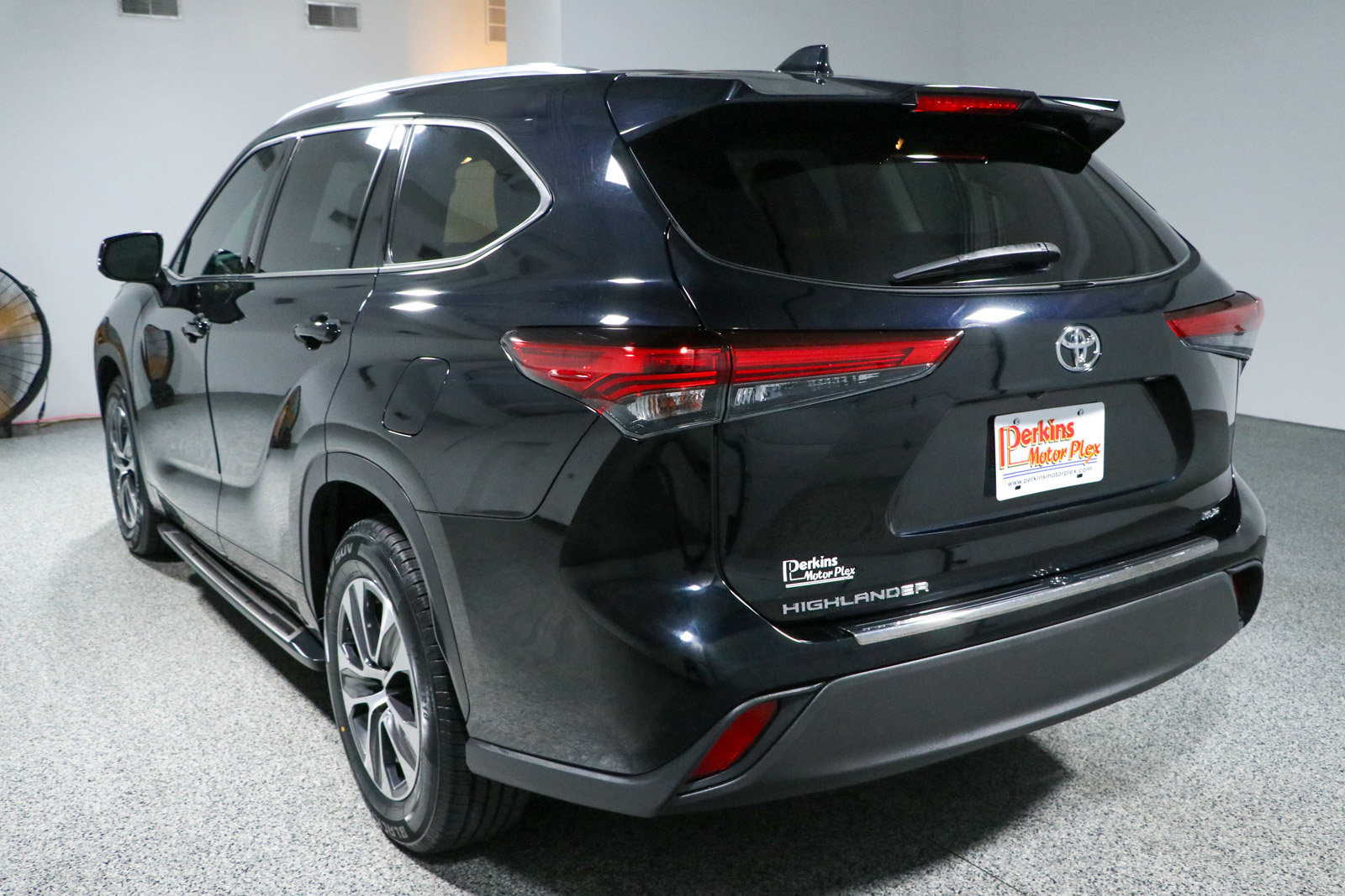 Used 2021 Toyota Highlander XLE FWD image 9