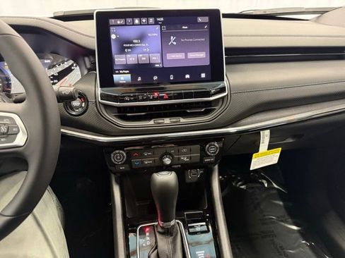 New 2026 Jeep Compass Latitude image 19