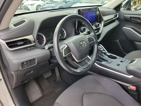 Used 2023 Toyota Highlander LE image 16