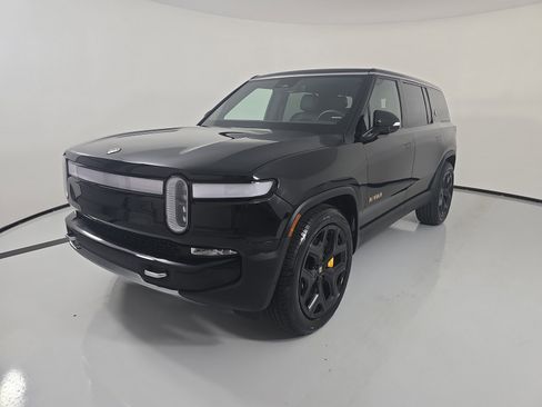 Used 2023 Rivian R1S Adventure image 1
