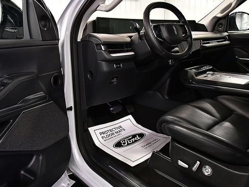 Used 2025 Lincoln Navigator L Reserve AWD/4WD image 15