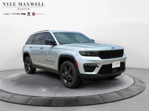 New 2025 Jeep Grand Cherokee Limited w/ Black Appearance Package RWD image 2