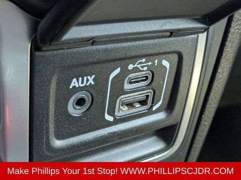Certified 2025 Jeep Wrangler Unlimited Sahara w/ Safety Group AWD/4WD image 19