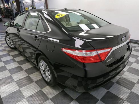 Used 2017 Toyota Camry LE w/ Moonroof Package FWD image 9