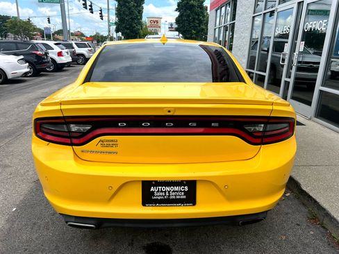Used 2017 Dodge Charger R/T w/ Plus Group image 7