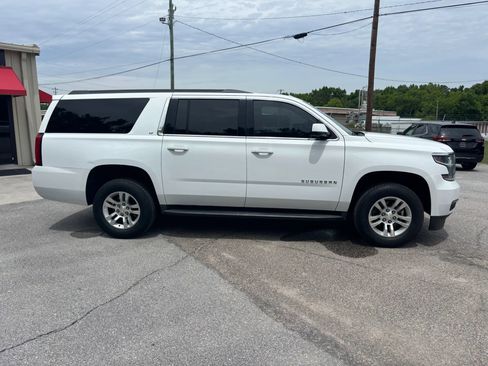 Used 2019 Chevrolet Suburban LT RWD image 6