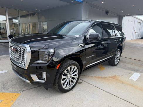 Used 2024 GMC Yukon Denali w/ Advanced Technology Package AWD/4WD image 1