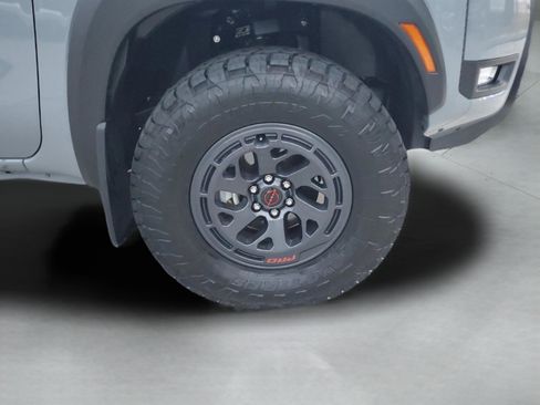 Used 2025 Nissan Frontier PRO-4X image 6