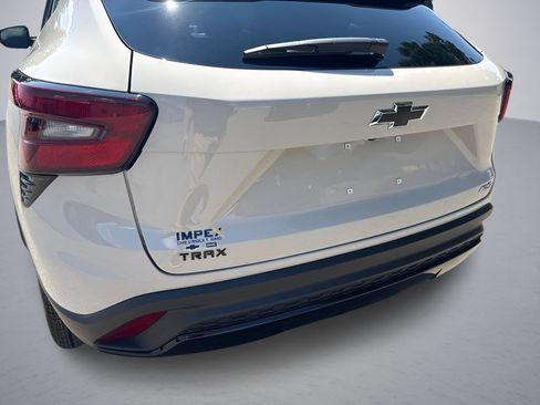 New 2026 Chevrolet Trax RS w/ Sunroof Package FWD image 29