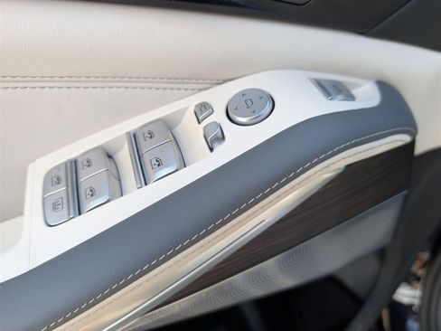 Used 2023 BMW X7 M60i image 22