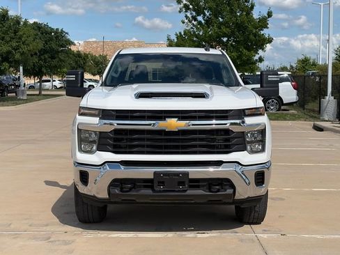 Used 2024 Chevrolet Silverado 2500 LT image 2