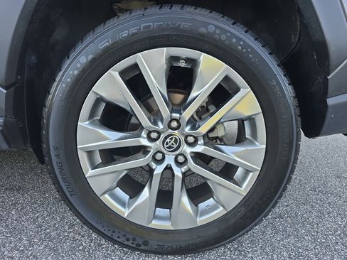 Used 2019 Toyota RAV4 Limited w/ Advanced Technology Package FWD image 31