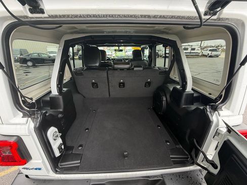 Used 2022 Jeep Wrangler Unlimited Sahara w/ Cold Weather Group image 13