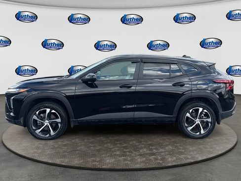 Used 2025 Chevrolet Trax RS w/ Driver Confidence Package FWD image 2