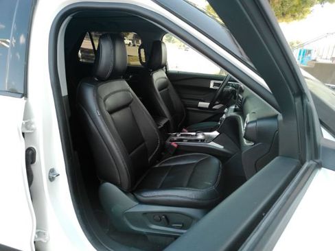 Used 2021 Ford Explorer XLT w/ Equipment Group 202A AWD/4WD image 22