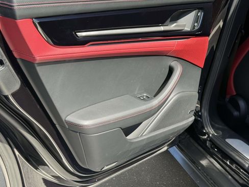 Used 2024 Porsche Panamera image 30