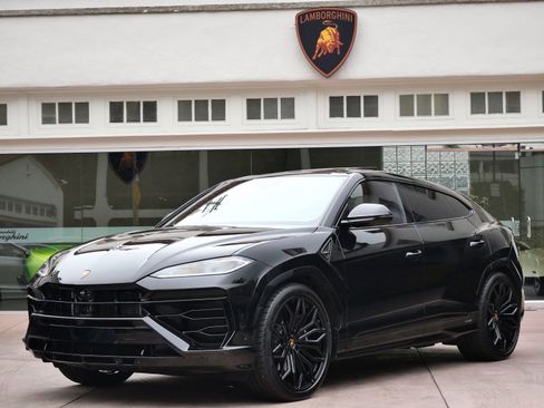 Used 2025 Lamborghini Urus SE AWD/4WD image 12