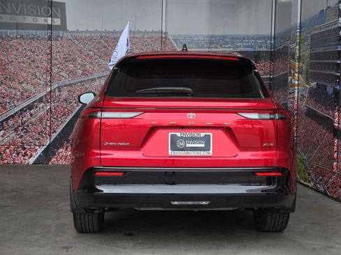 Used 2025 Toyota Crown Signia image 7