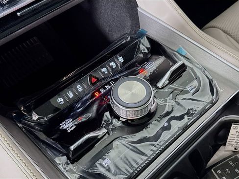 New 2026 Jeep Grand Wagoneer L Limited AWD/4WD image 17