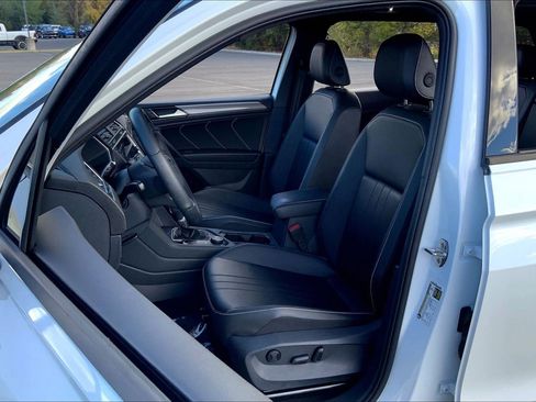Used 2024 Volkswagen Tiguan SE R-Line image 8