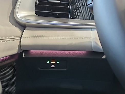 New 2025 Volkswagen Tiguan SE image 33