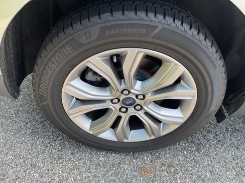 Used 2022 Ford Edge Titanium AWD/4WD image 10