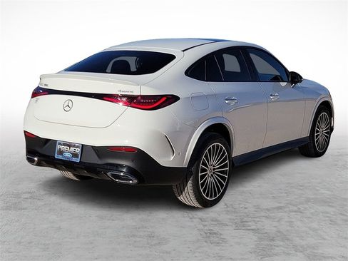 Used 2025 Mercedes-Benz GLC 300 4MATIC image 11