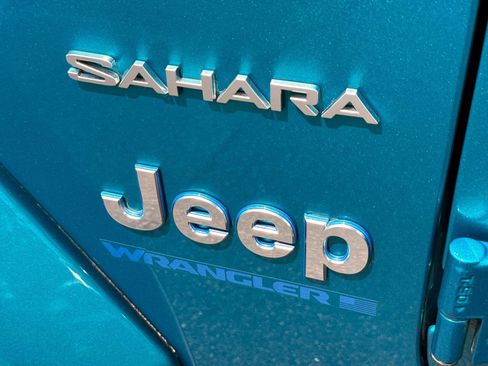 Used 2024 Jeep Wrangler Unlimited Sahara w/ Technology Group image 6