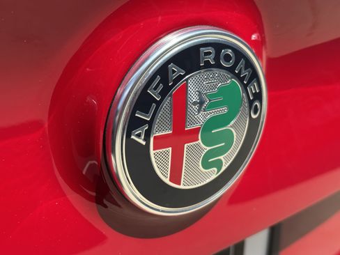 Certified 2023 Alfa Romeo Giulia Quadrifoglio RWD image 16