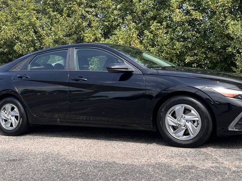 Used 2024 Hyundai Elantra SE FWD image 10