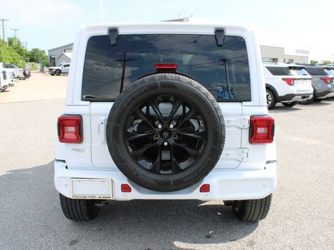 Used 2021 Jeep Wrangler Unlimited Sahara AWD/4WD image 6